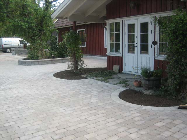 Söker du stenläggare Göteborg? Vi på Kemab har lång erfarenhet av stenläggning och stensättning. Kontakta oss för kostnadsfri offert redan idag!